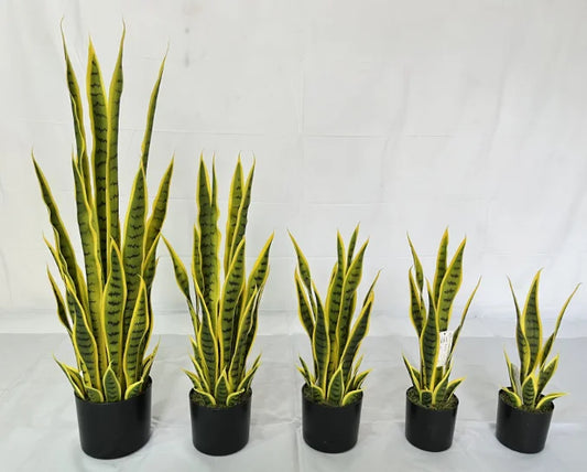Indoor and Outdoor Snack Plants Category Plastic Artificial Shrubs for Enhancing Your Garden or Home Decor