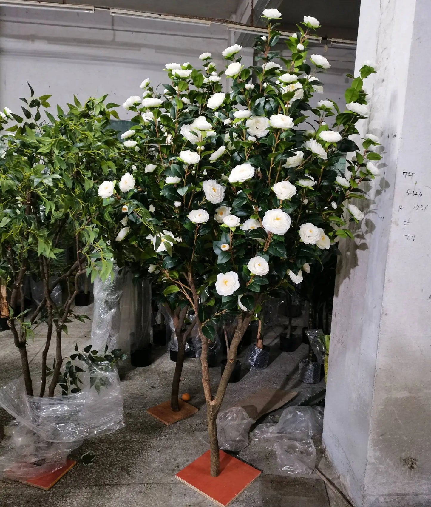 Custom Size Artificial Camellia Tree Plastic Halloween Decorative Accessory